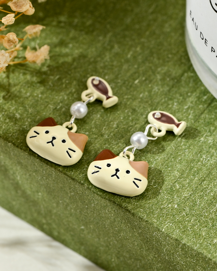 三花貓與小魚 耳針/無耳洞黏貼式耳環 場景展示