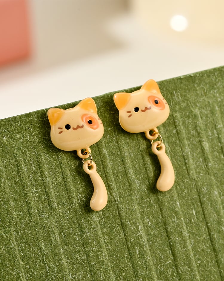 貓咪垂墜尾巴 耳針/無耳洞黏貼式耳環 場景展示