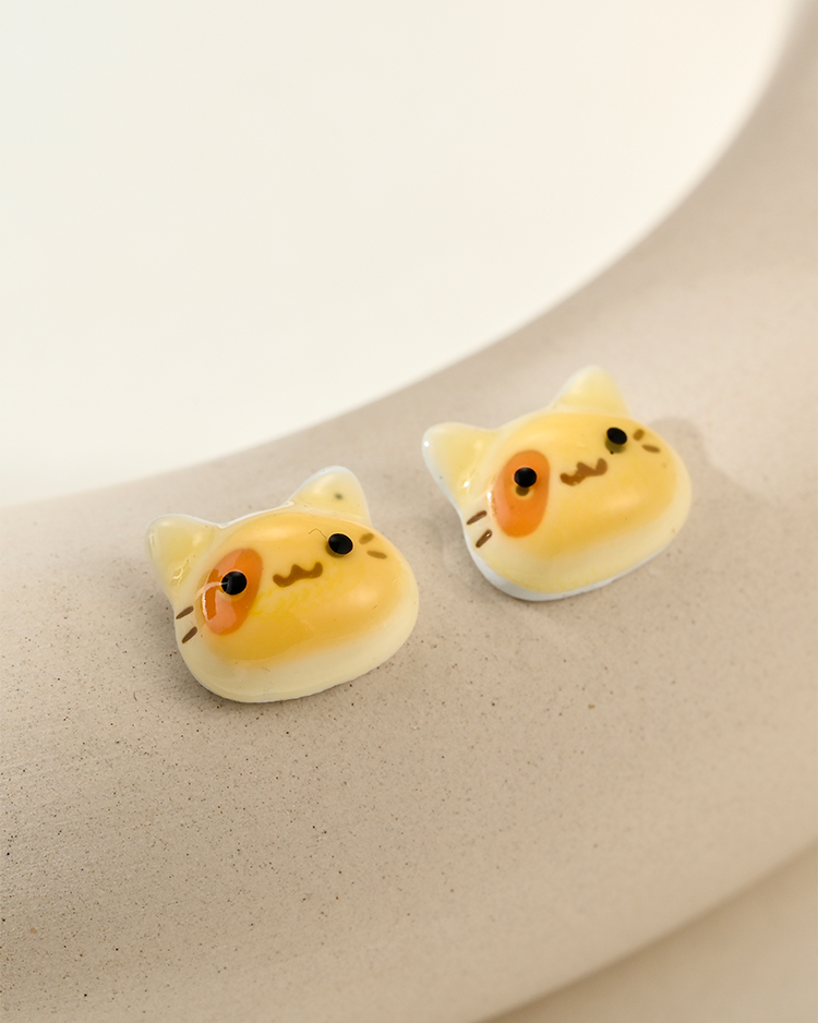 暖心小花貓 耳針/無耳洞黏貼式耳環 場景展示
