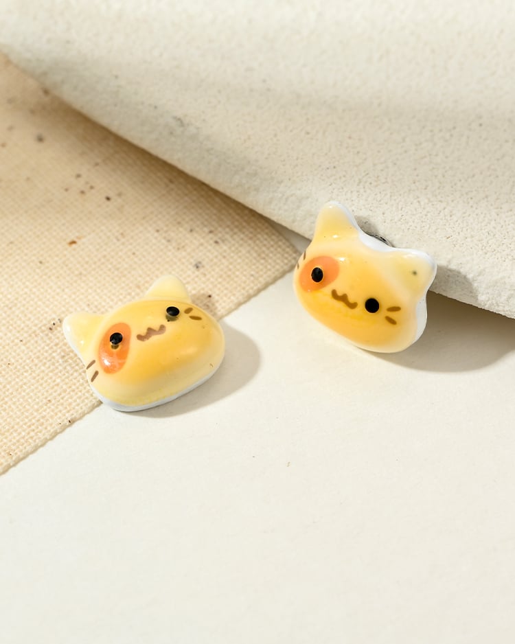 暖心小花貓 耳針/無耳洞黏貼式耳環 場景展示