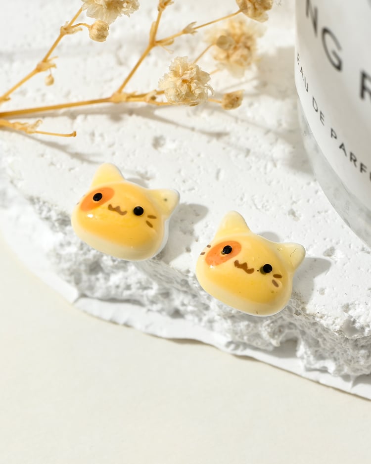暖心小花貓 耳針/無耳洞黏貼式耳環 場景展示