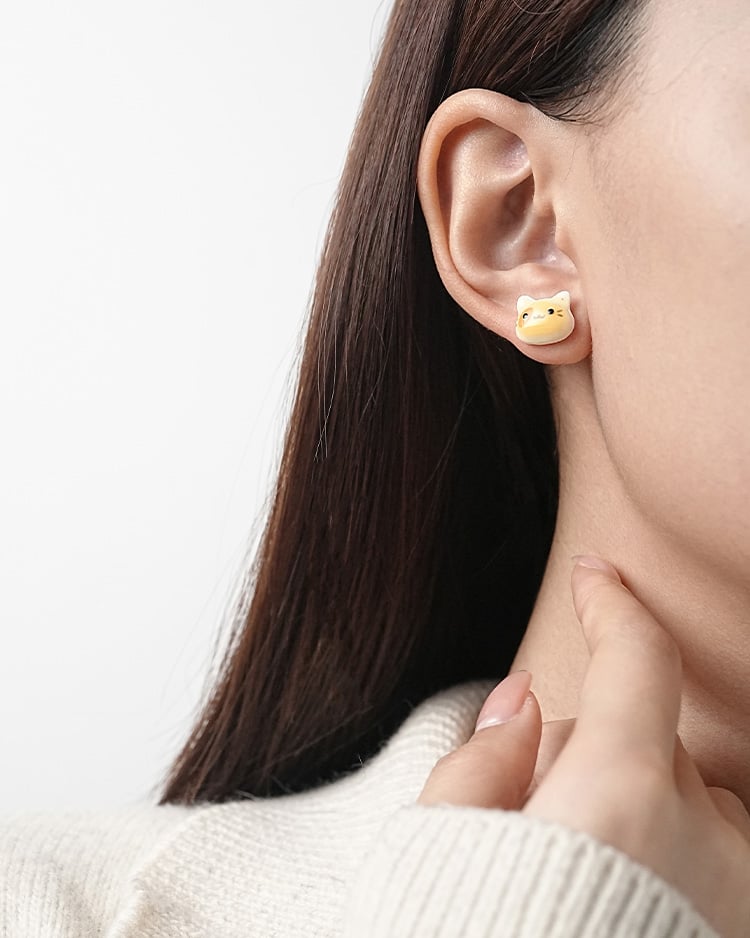 暖心小花貓 耳針/無耳洞黏貼式耳環 模特兒展示