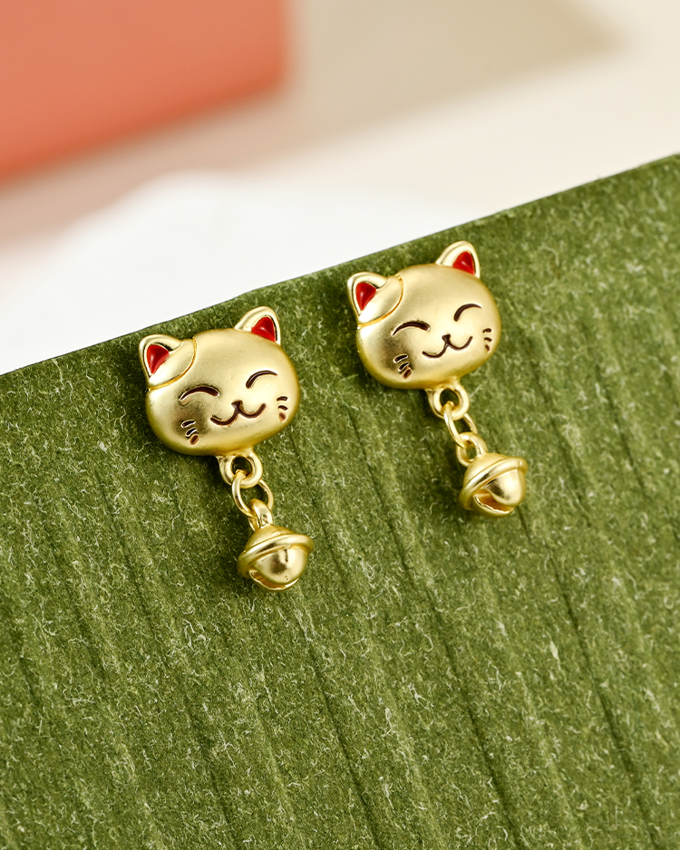 開運招財小貓 耳針/無耳洞黏貼式耳環 場景展示