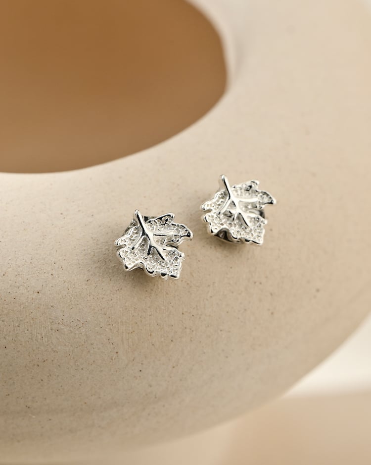 微風銀亮楓葉 耳針/無耳洞黏貼式耳環 場景展示