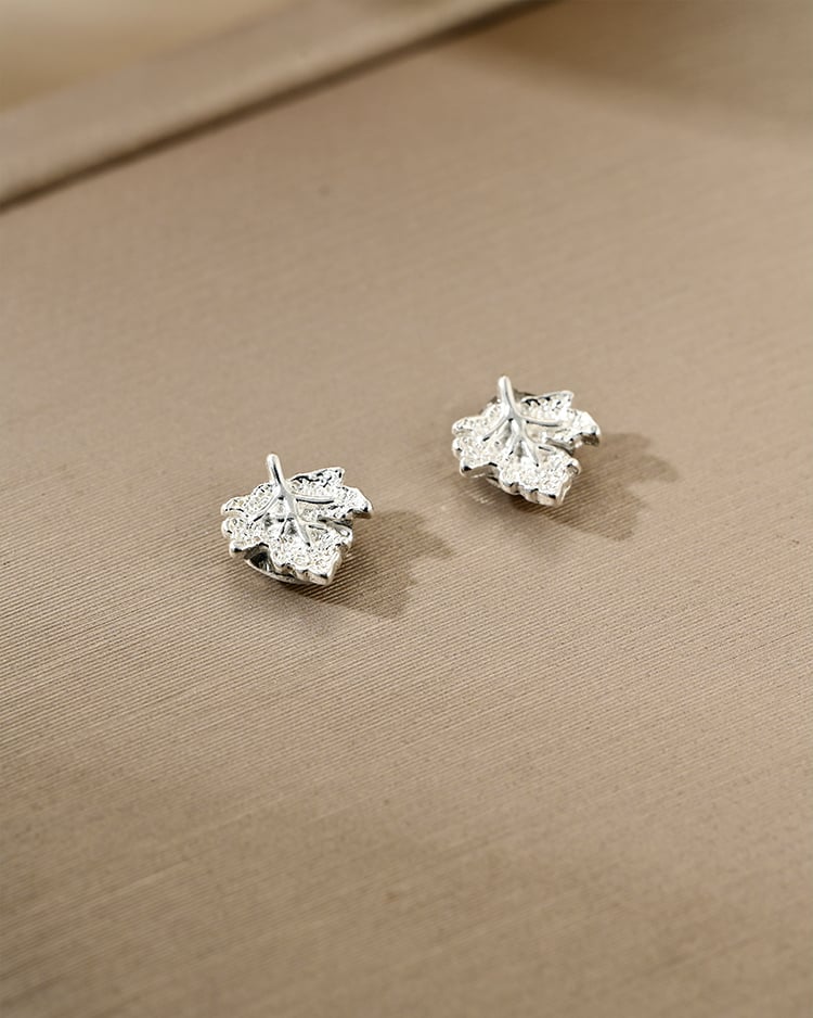 微風銀亮楓葉 耳針/無耳洞黏貼式耳環 場景展示