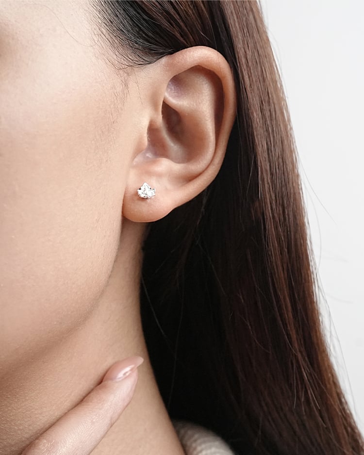 微風銀亮楓葉 耳針/無耳洞黏貼式耳環 模特兒展示