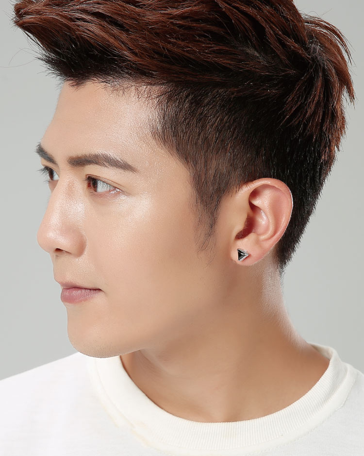 韓流三角鑲鑽 耳針/無耳洞黏貼式耳環 模特兒展示