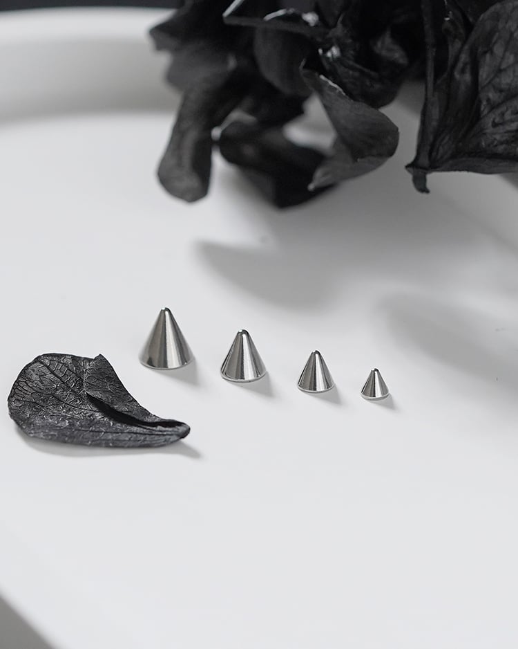個性尖錐 耳針/無耳洞黏貼式耳環 場景展示