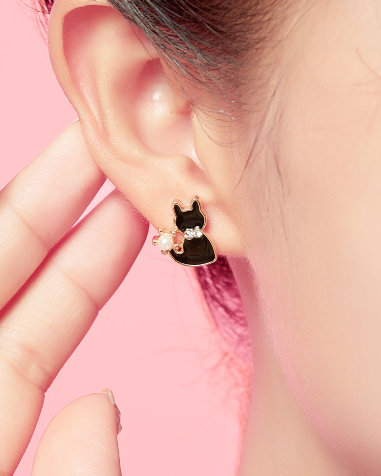 優雅珍珠小黑貓 耳針/無耳洞黏貼式耳環 模特兒展示