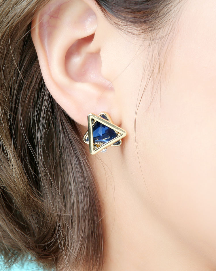 韓版時尚幾何三角 耳針/無耳洞黏貼式耳環 模特兒展示