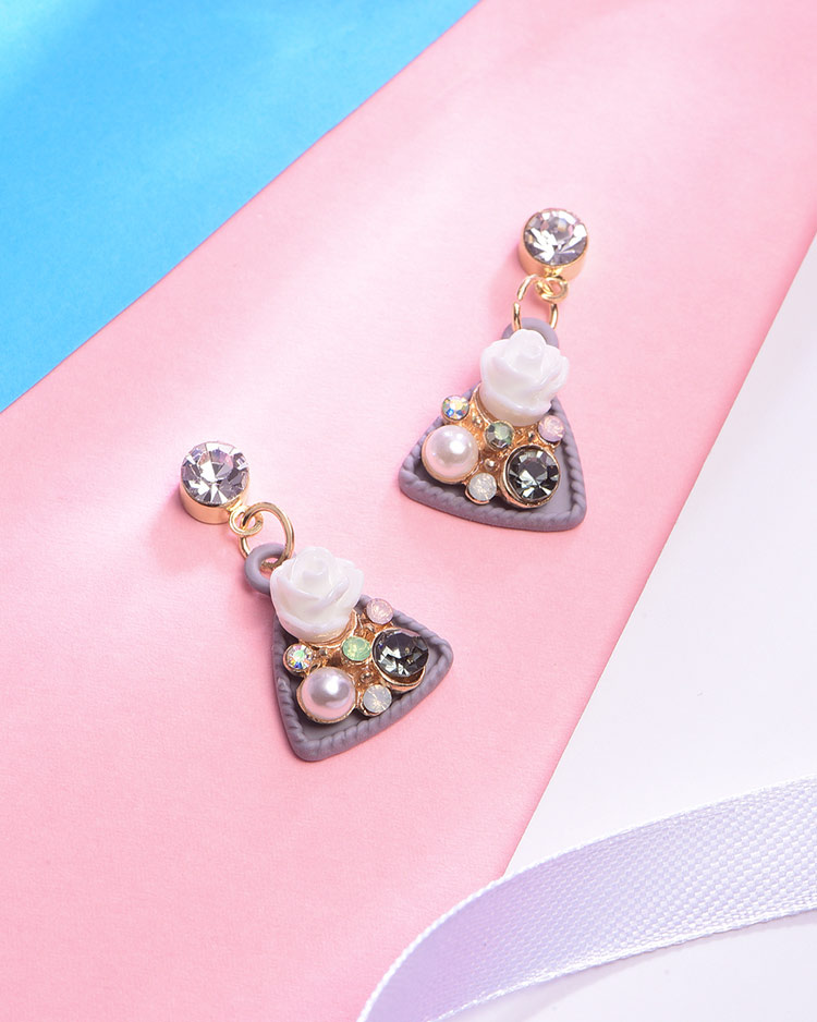 優雅絢爛珍珠花卉 耳針/無耳洞黏貼式耳環 場景展示