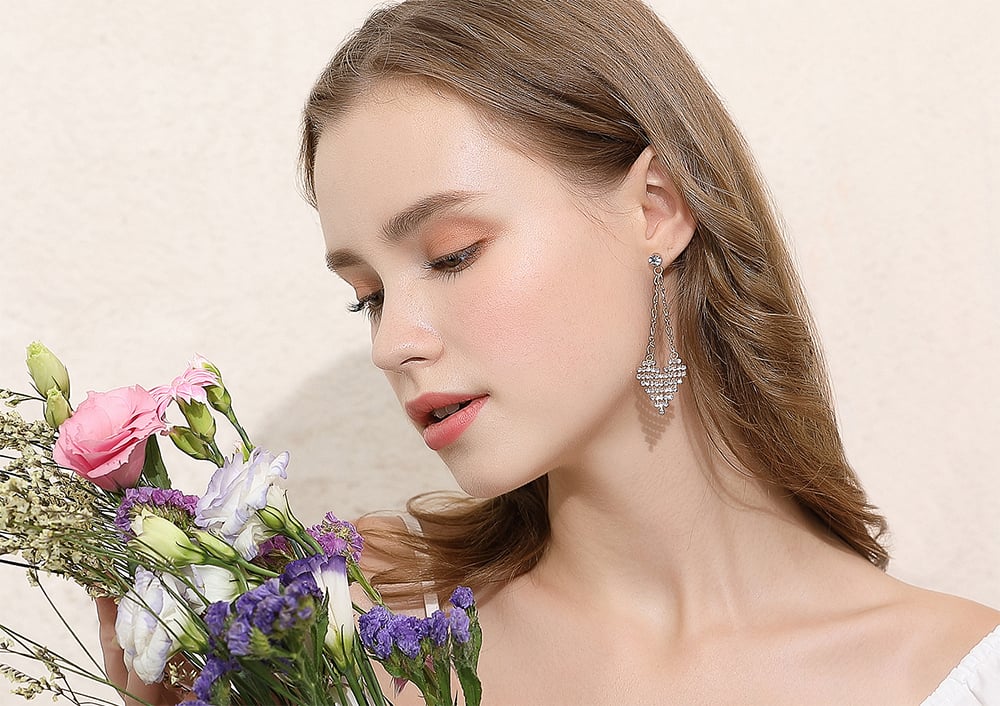 金属篓空编织爱心黏式耳环