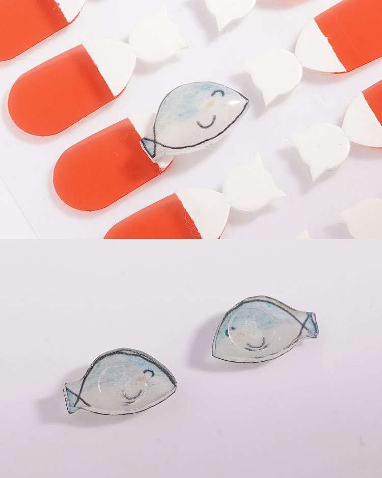 藍色小魚熱縮片 無耳洞黏貼式耳環 細節展示