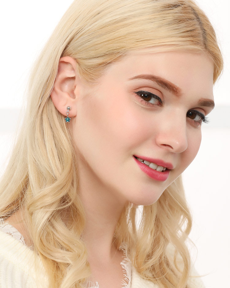 清新蔚藍五角星 耳針/無耳洞黏貼式耳環 模特兒展示
