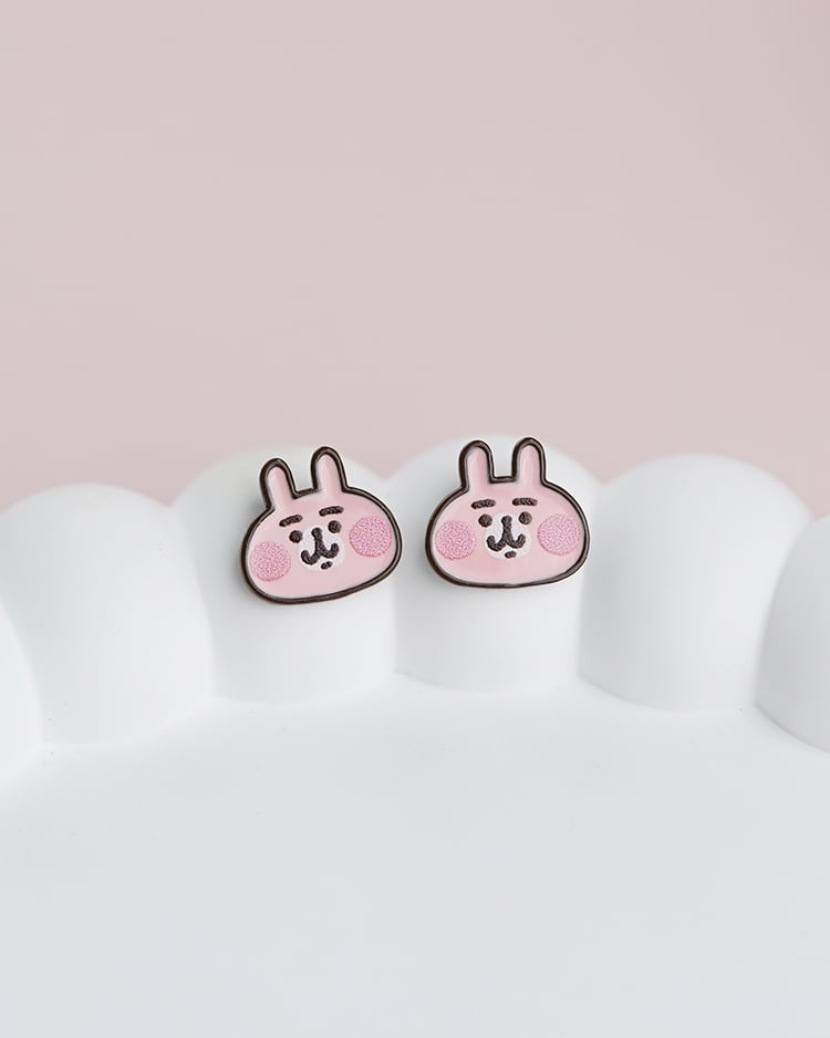 卡娜赫拉的小動物 粉紅兔兔系列 眉頭皺皺  無耳洞黏貼式耳環  無耳洞黏貼式耳環 模特兒展示