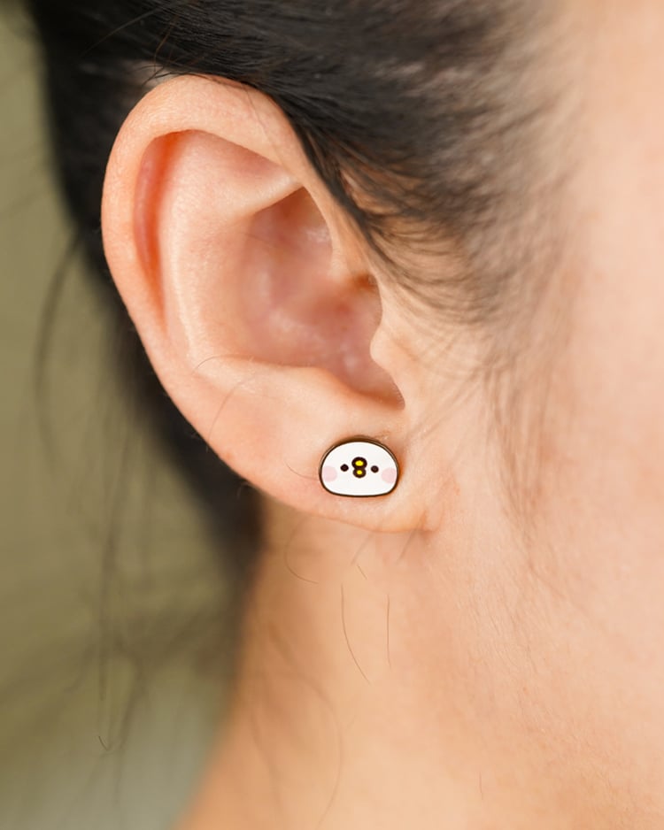 卡娜赫拉的小動物 P助系列 我在發呆  無耳洞黏貼式耳環 模特兒展示