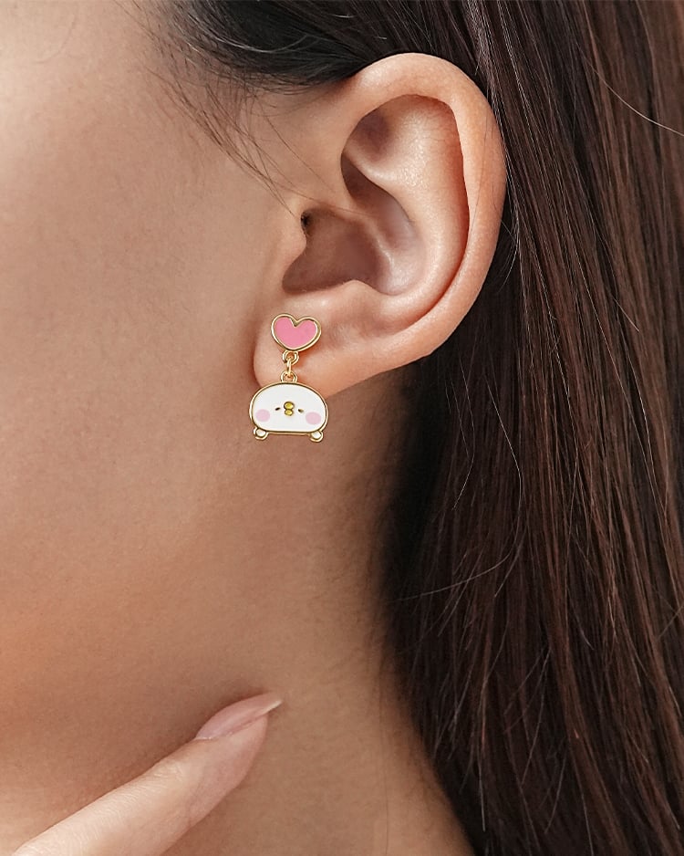 卡娜赫拉的小動物 心動的兔兔與P助 無耳洞黏貼式耳環 模特兒展示