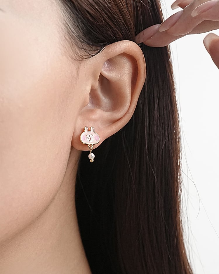 卡娜赫拉的小動物 兔兔小珍珠 無耳洞黏貼式耳環 模特兒展示
