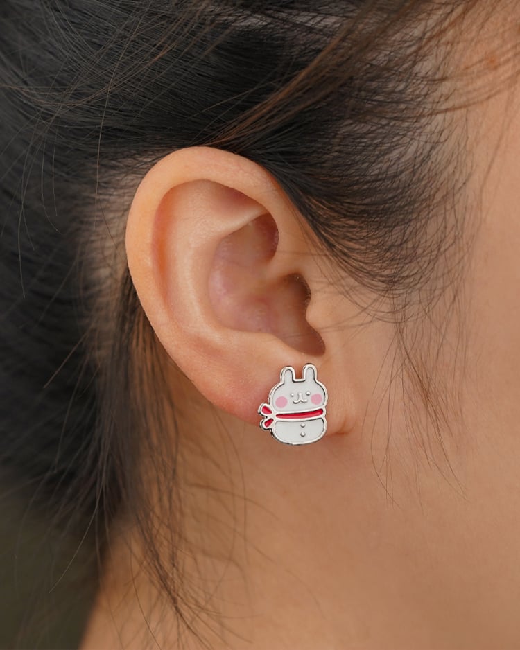 卡娜赫拉的小動物 聖誕兔兔與P助雪人 無耳洞黏貼式耳環 模特兒展示