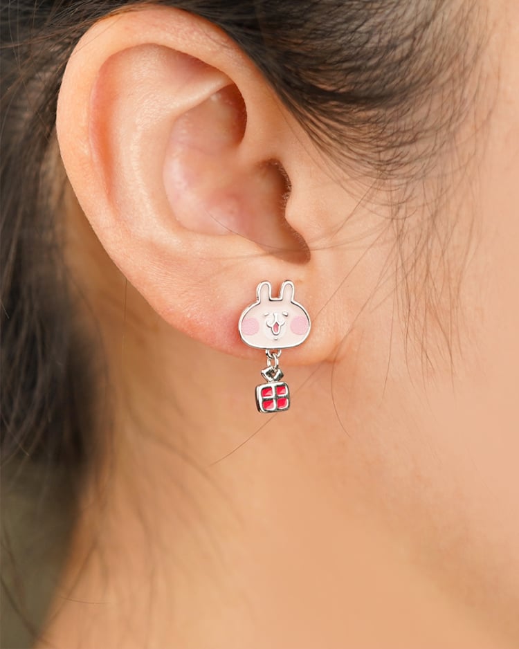 卡娜赫拉的小動物 聖誕兔兔小禮物 無耳洞黏貼式耳環 場景展示