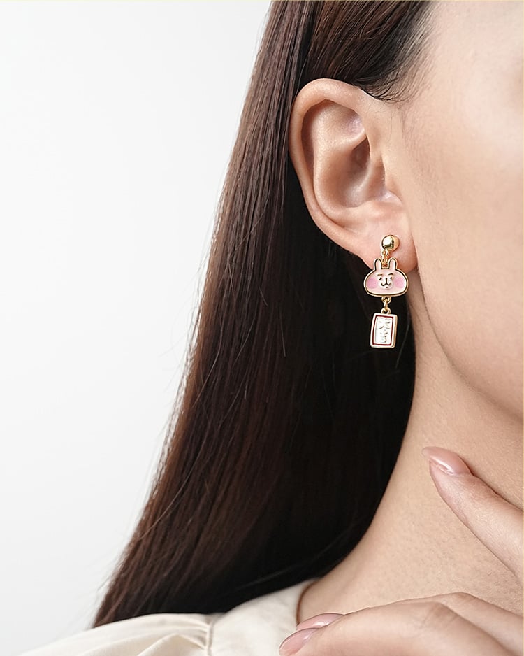 卡娜赫拉的小動物 新年大吉兔兔 無耳洞黏貼式耳環 模特展示