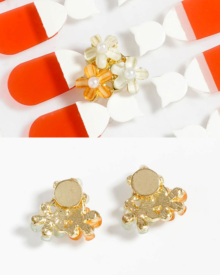 清新可愛珍珠花朵 無耳洞黏貼式耳環 細節展示