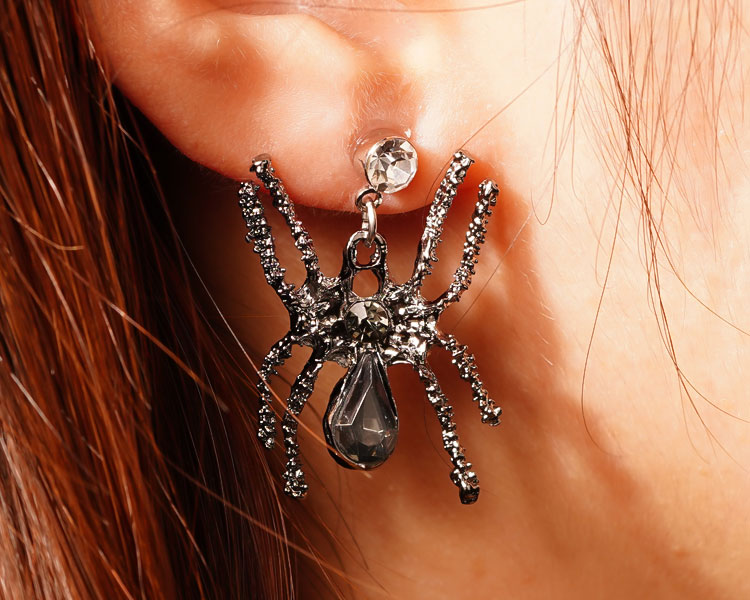 模特兒配戴展示: 【16款】萬聖節限定-搞怪蜘蛛幽靈骷髏 針式/無耳洞黏貼式耳環
