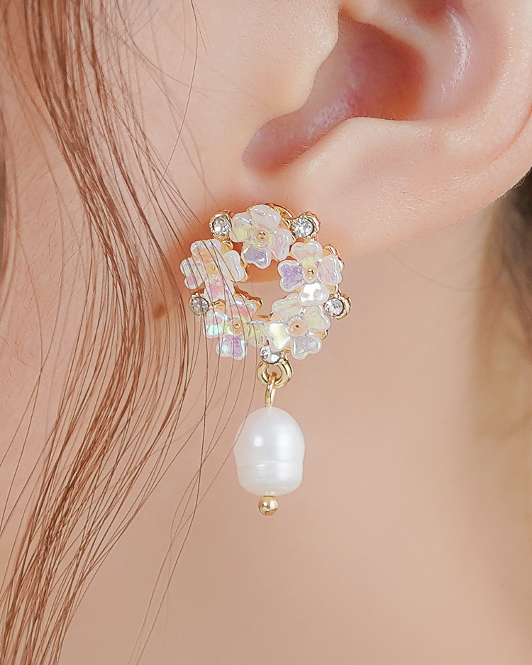 愛戀花語珍珠無耳洞黏貼式耳環 模特兒展示