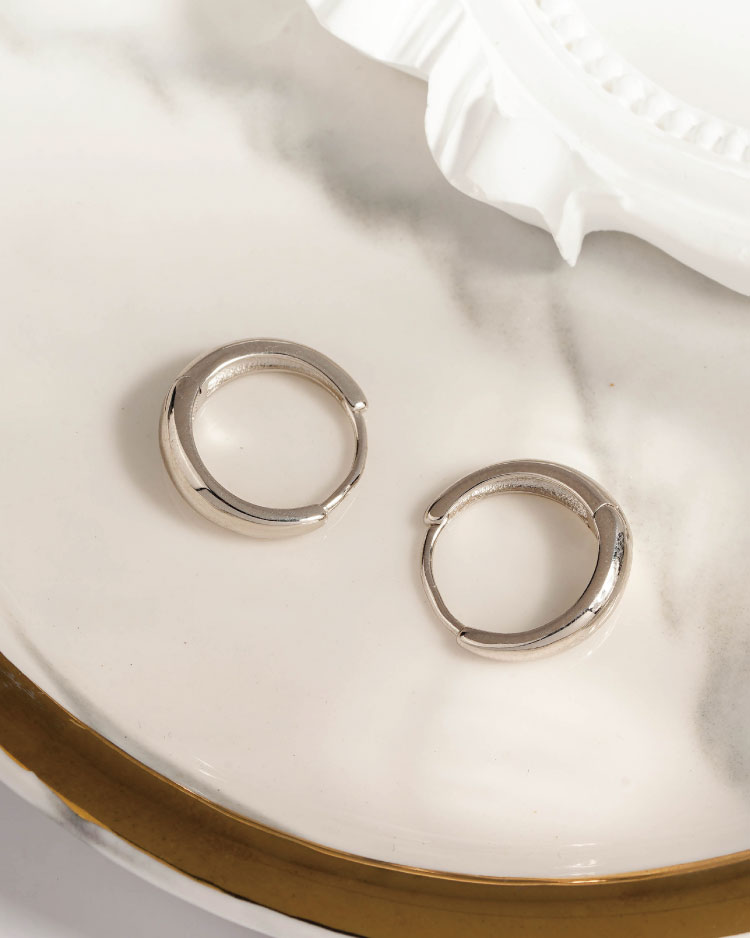 質感韓系粗環造型圓圈 耳針耳環[純銀]  場景展示