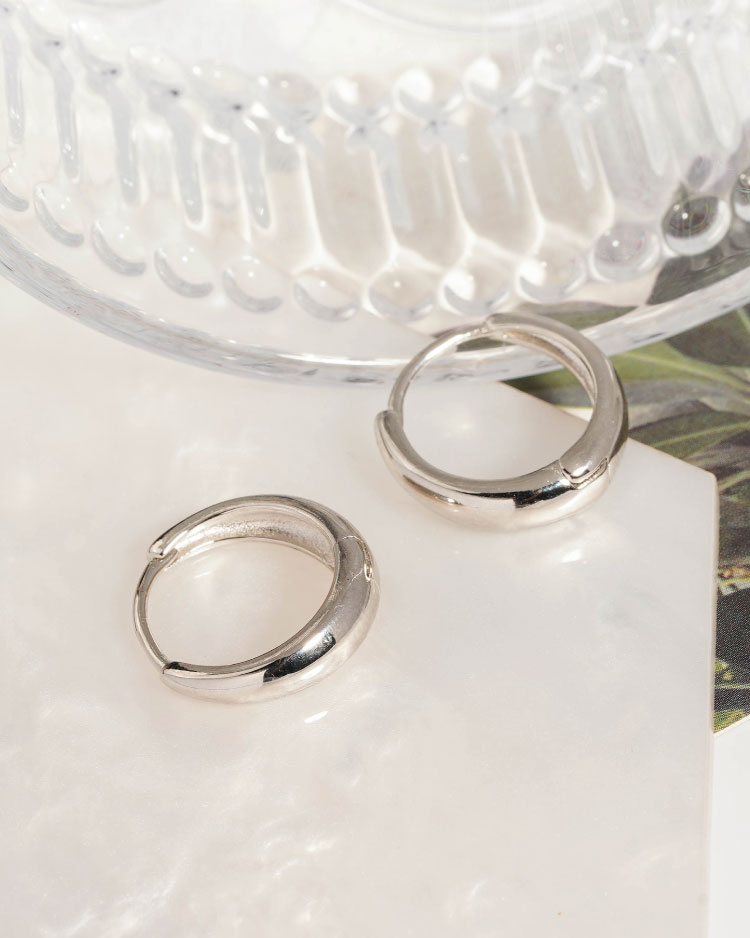 質感韓系粗環造型圓圈 耳針耳環[純銀]  場景展示