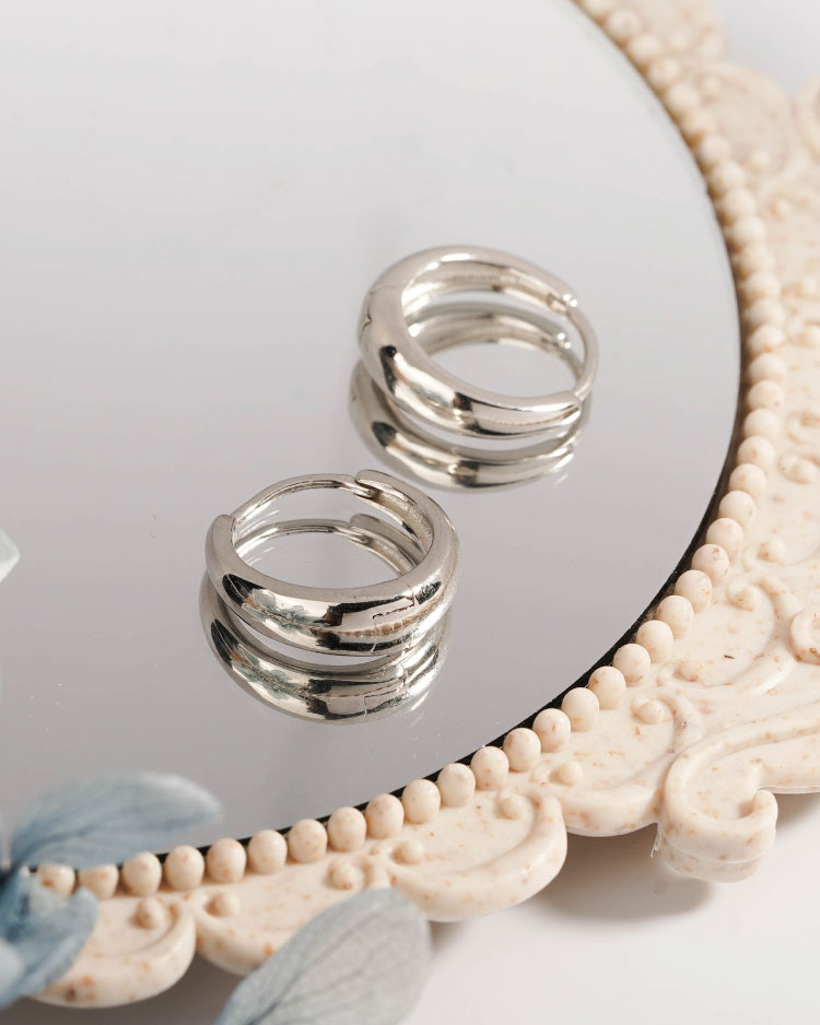 質感韓系粗環造型圓圈 耳針耳環[純銀] 場景展示