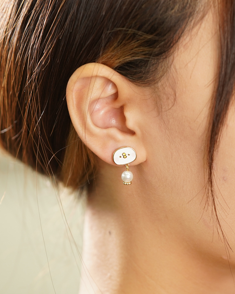 P助-偏愛珍珠 無耳洞黏貼式耳環 模特兒展示