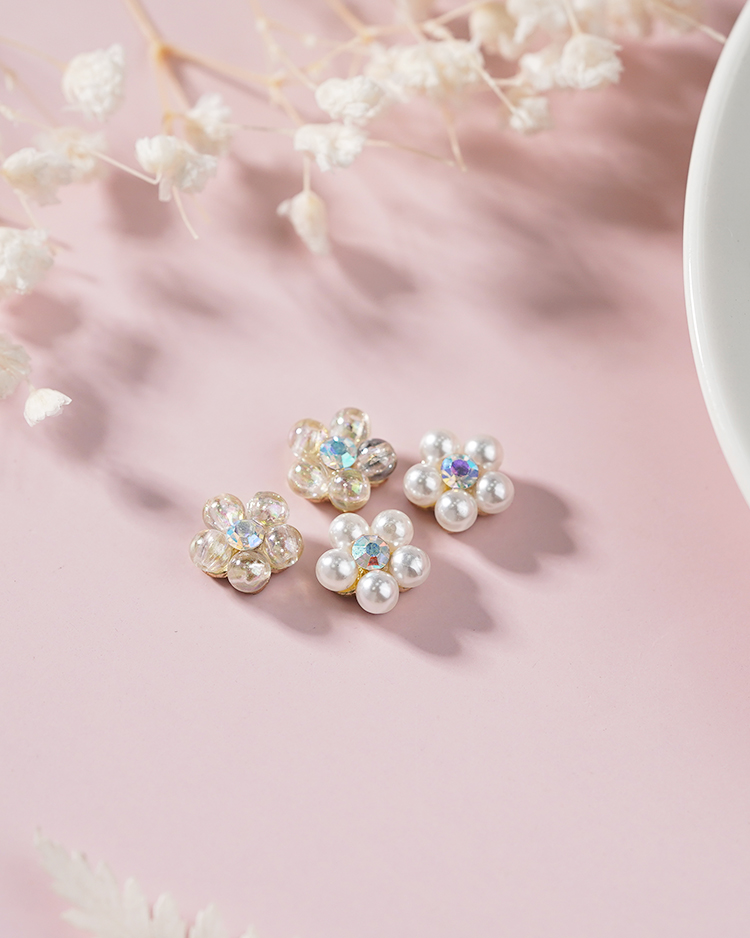 復古珍珠花朵 無耳洞黏貼式耳環 場景展示