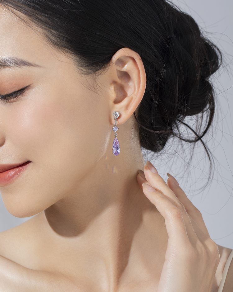 紫羅蘭水滴輕奢 無耳洞黏貼式耳環 模特兒展示