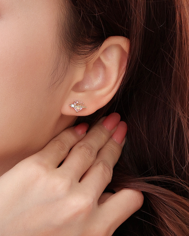 甜美愛之環 無耳洞黏貼式耳環 模特兒展示