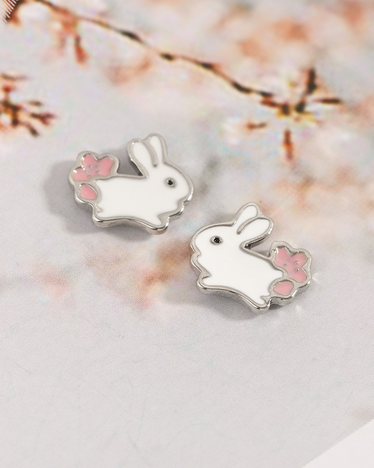 櫻花兔兔 無耳洞黏貼式耳環 場景展示
