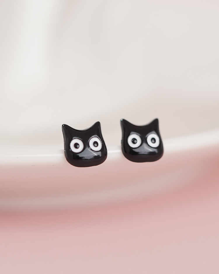 可愛的黑貓 無耳洞黏貼式耳環 場景展示