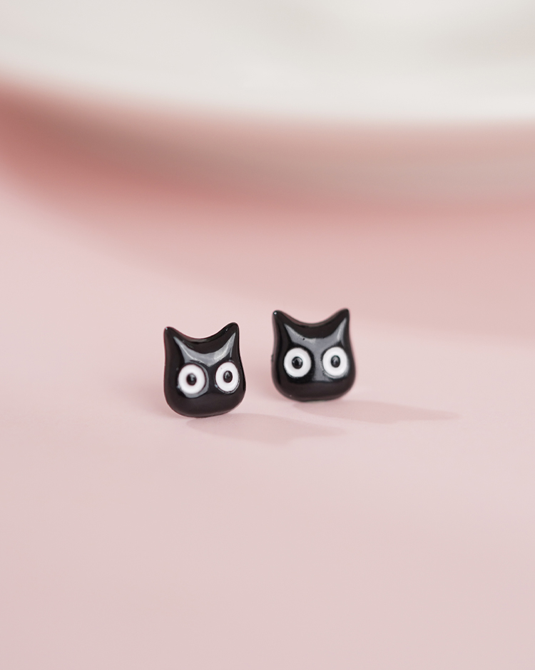 可愛的黑貓 無耳洞黏貼式耳環 場景展示