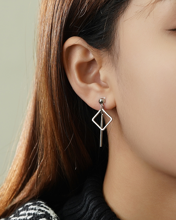 簡約幾何菱形 耳針/無耳洞黏貼式耳環 模特兒展示
