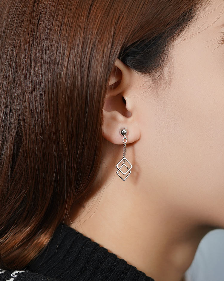幾何雙菱形 耳針/無耳洞黏貼式耳環 模特兒展示