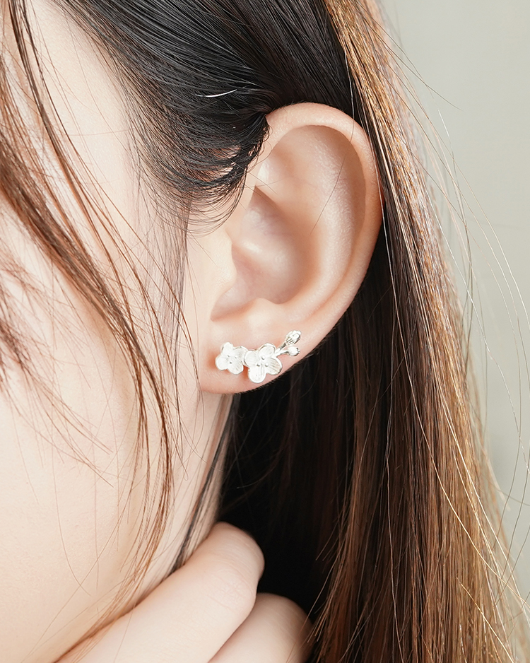 復古梅花新中式 耳針/無耳洞黏貼式耳環 模特兒展示