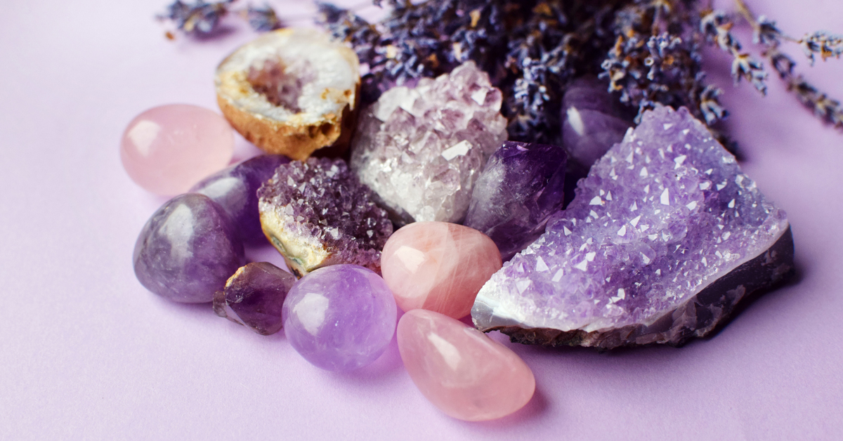 佩戴紫水晶手鏈，也是招財、招貴人；佩戴在左手則是讓你文思泉湧。