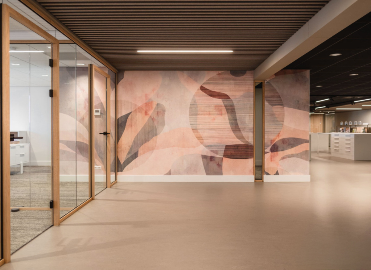 W Interiors 分享 Maars Horizon 玻璃牆與實體牆無縫銜接細節