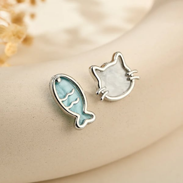 萌貓戲魚不對稱-耳針無耳洞黏貼式耳環